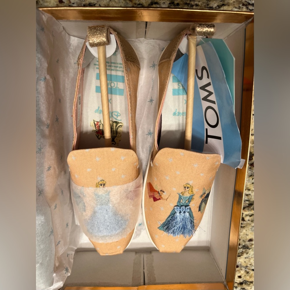 NIB SLEEPING BEAUTY - SIZE 7
